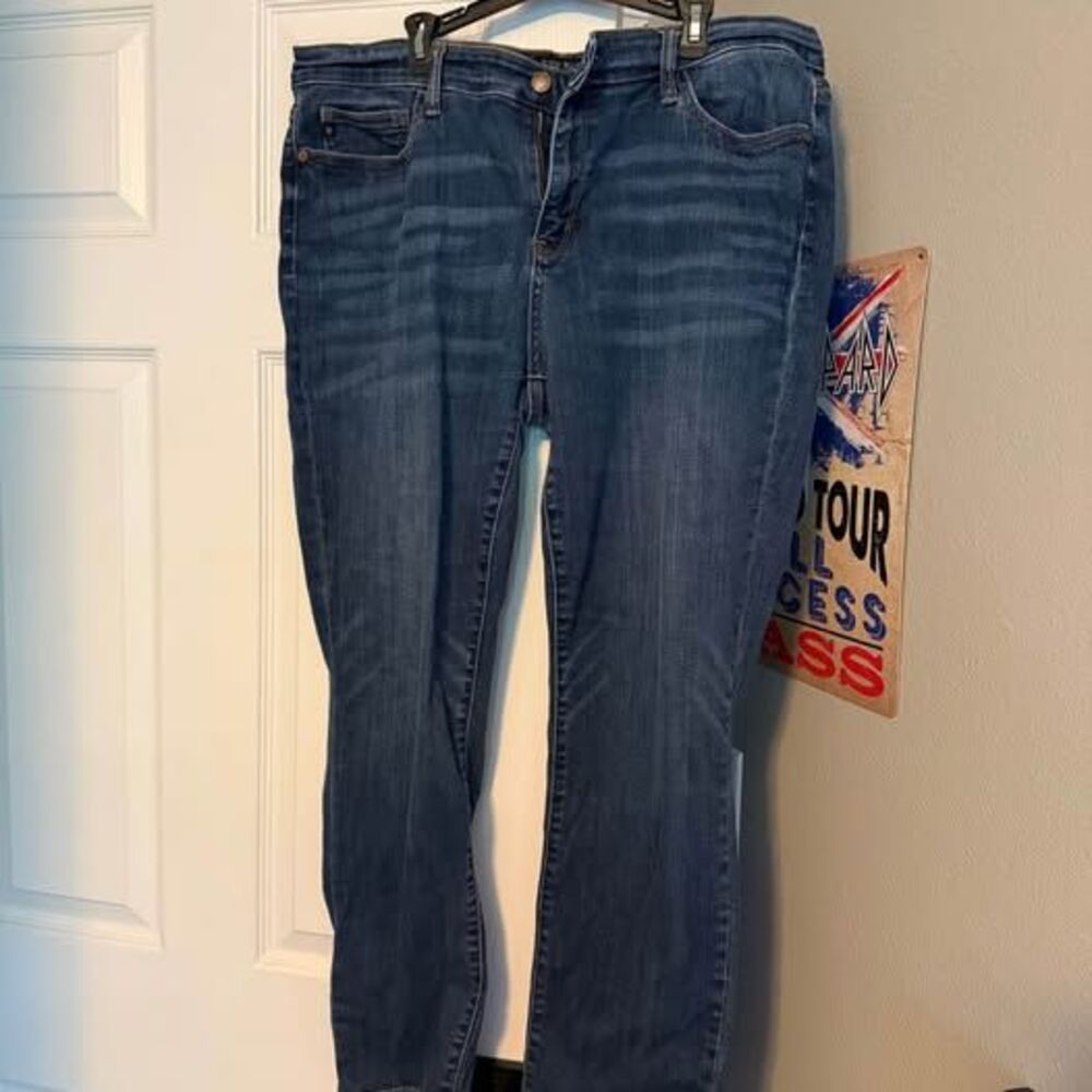 Judy Blue Stretch Straight Leg Jeans -15/32 Judy Blue jeans subtle whisker